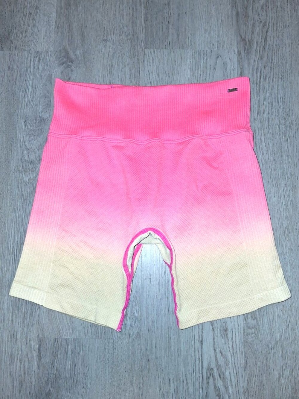 Victoria's Secret PINK Active Bike Shorts Size Small Athletic Pink Ombre Ribbed